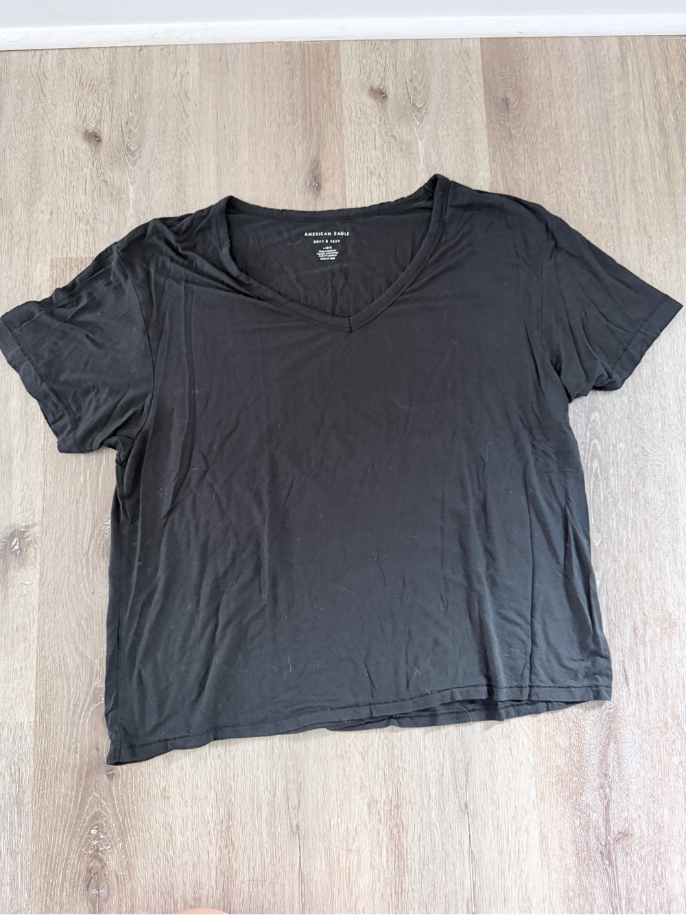 American Eagle Outfitters Black V-Neck Short Sleeve Tee